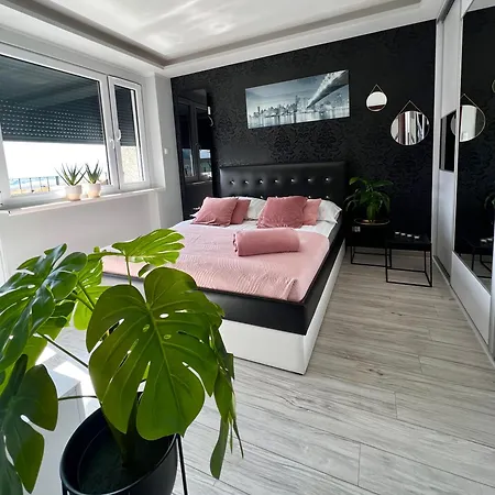 Spoldzielcza 22 Sky Line *